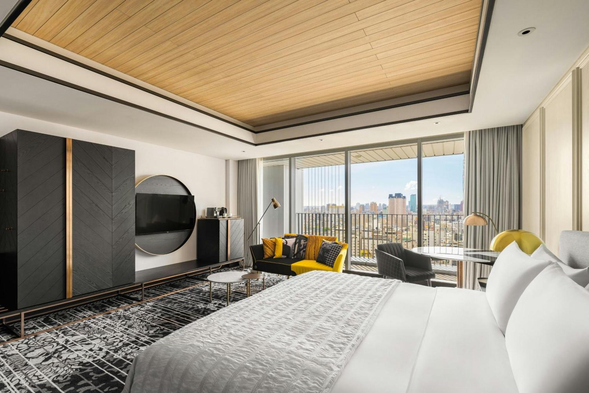 Le Meridien Taichung Exteriör bild A guest room at the Westin Tokyo