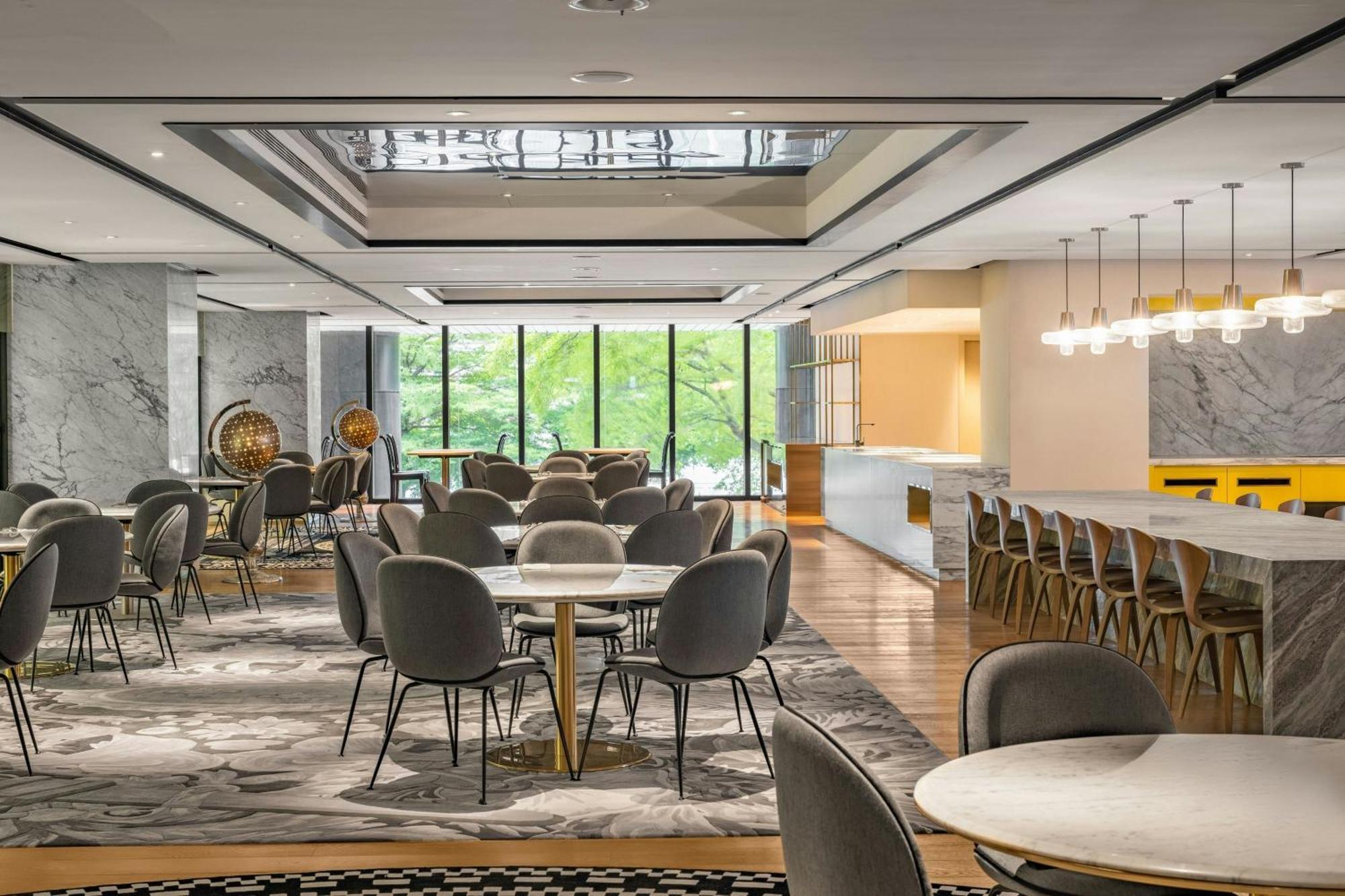 Le Meridien Taichung Exteriör bild The Club at Hong Kong International Airport