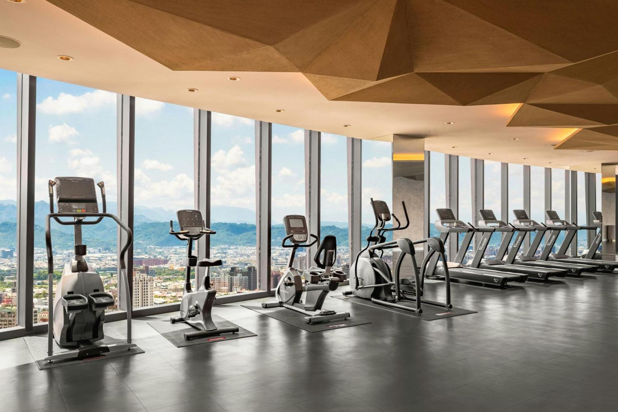 Le Meridien Taichung Exteriör bild The gym at the 39th floor